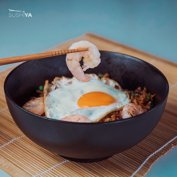 Na obrázku je iná verzia servírovania Nasi Goreng u nás v podniku.